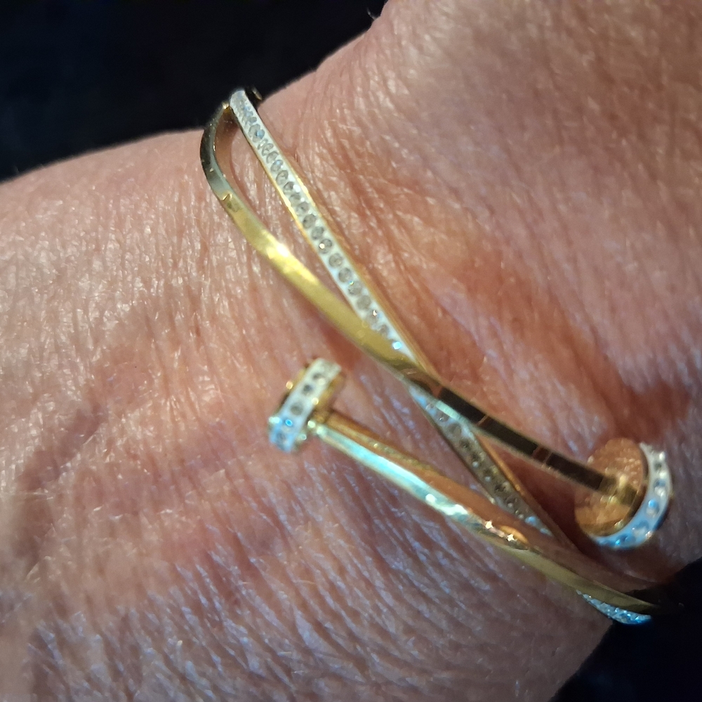 Dh Gate Gold Nail Head & Crystal Hinged Women's Bracelet Sz8
